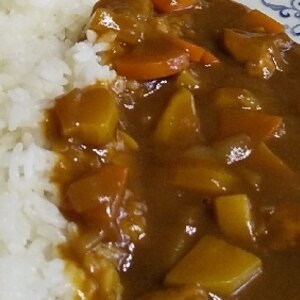 ♥　にんにくたっぷり！サラミ＆シーチキンカレー　♥